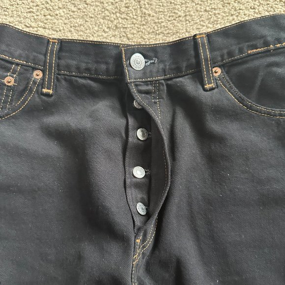 Levi’s 550 Orange Tab Vintage Cut Off Black Denim Shorts - Picture 3 of 3